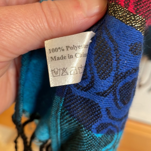 Scarf / wrap - Picture 6 of 7